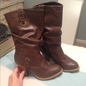 Brown cowgirl cowboy boots