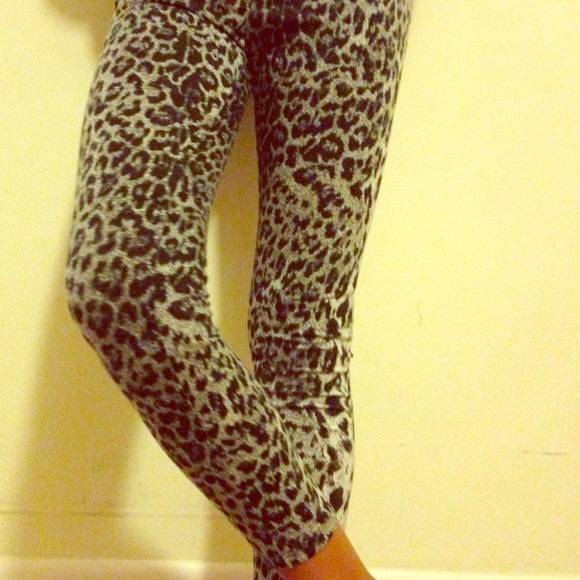 leopard leggings
