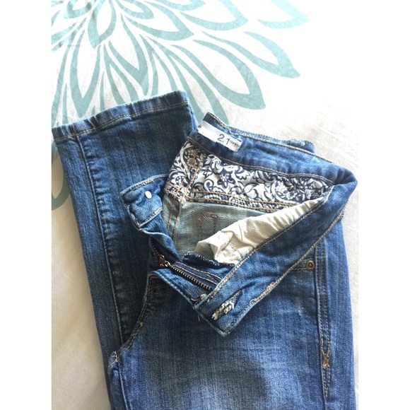 Blue Ripped Jeans With Design - Picture 2 of 4