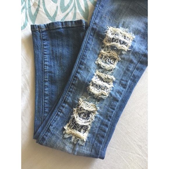 Blue Ripped Jeans With Design - Picture 4 of 4
