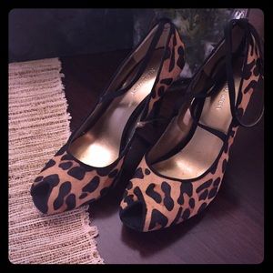 Leopard print pumps