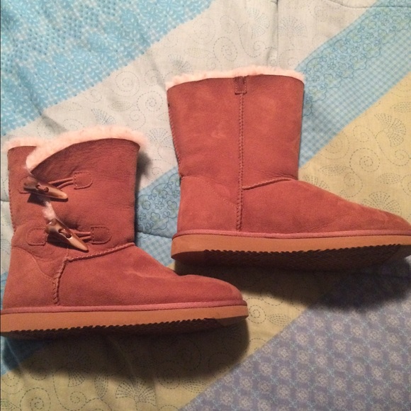 Waterproof ugg look alike boots. Worn twice.