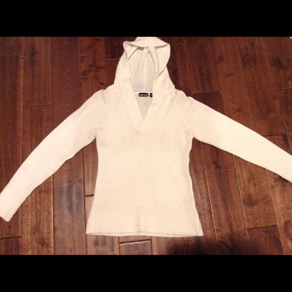 White hooded sweater