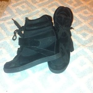 Black shoe wedge