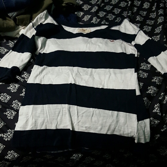 A quarter length shirt.