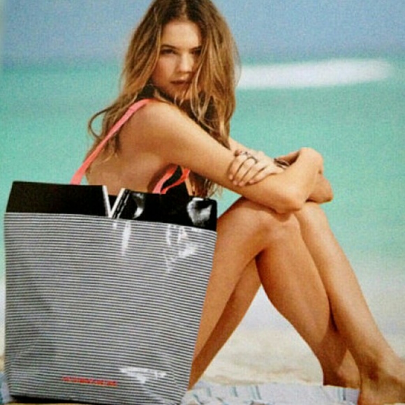 SOLD!!! Super cute Victoria's Secret Beach bag - Picture 3 of 3