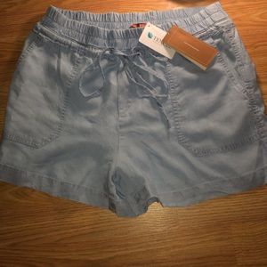 Francescas loose fabric shorts Denim like