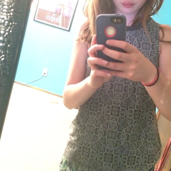 Patterned Muscle Tank - Picture 4 of 4