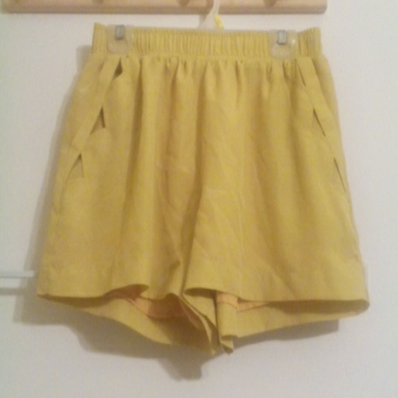 NWOT BCBGeneration shorts size medium