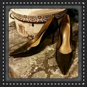 J. Vincent ° Brown ° patent heels