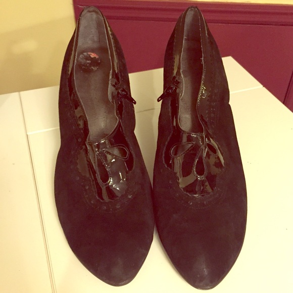 Oxford Style Suede Heels AEROSOLES