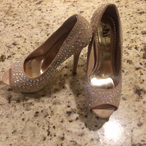 Nude shi by journeys pumps