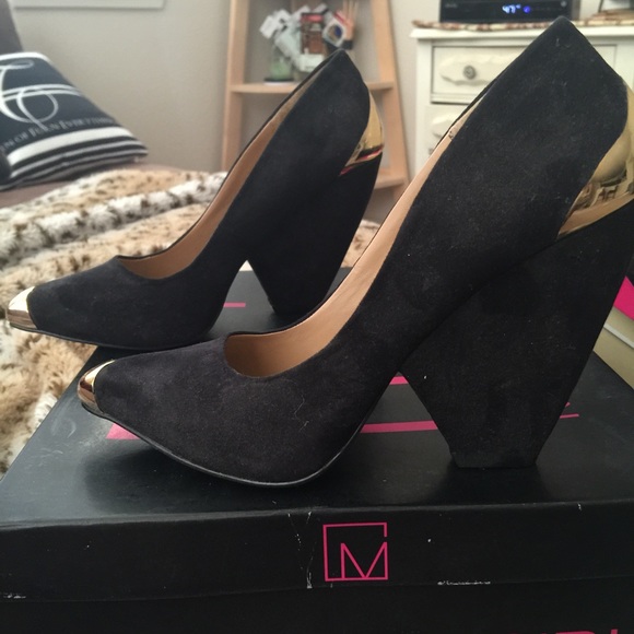 Fahrenheit heels. Black and gold