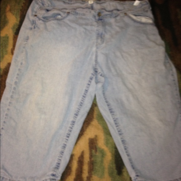 Women's denim capris