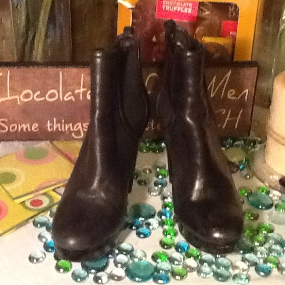 💥SOLD💥 Michael Kors Ankle Boots - Picture 2 of 4