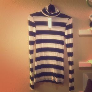 Turtle Neck sweater// Never worn//