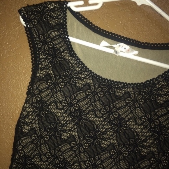 Beautiful Laced Top - Picture 3 of 3