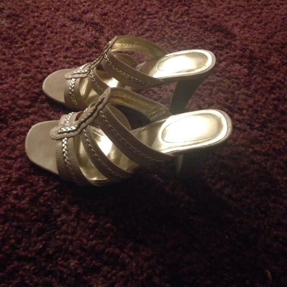 HEELS - Picture 3 of 3