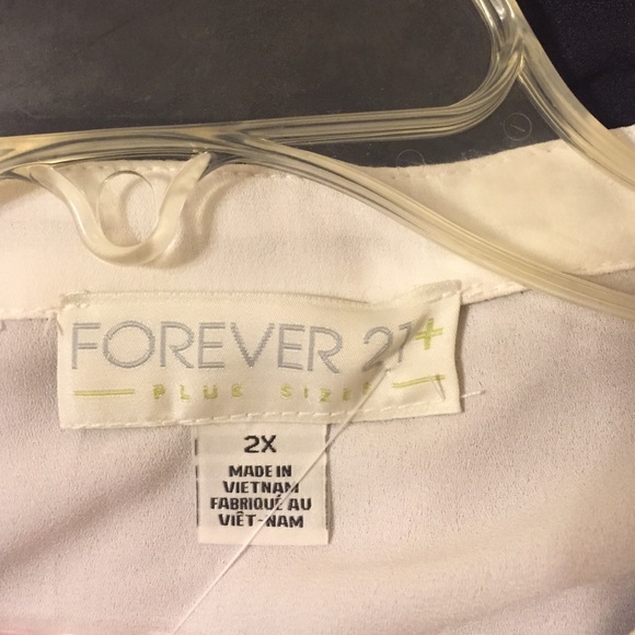 Spike collared blouse. - Picture 2 of 4