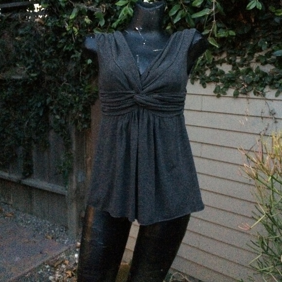 MAX STUDIO GRAY/ BLK DRESSY TOP