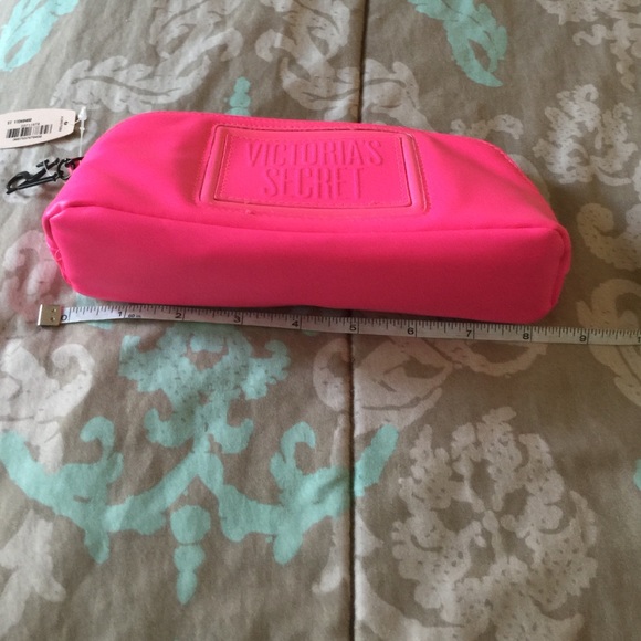 🎉1 hr sale🎉Victoria secret makeup bag😍 - Picture 3 of 5