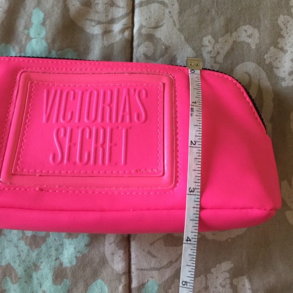 🎉1 hr sale🎉Victoria secret makeup bag😍 - Picture 4 of 5
