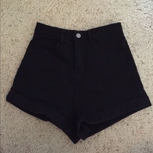 Brandy Melville black high waisted shorts☺️