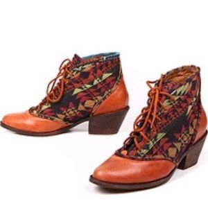 Jeffrey Campbell east village boots tribal sz 8.5