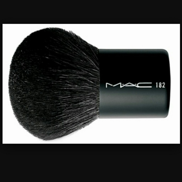 MAC 182 Buffer Brush