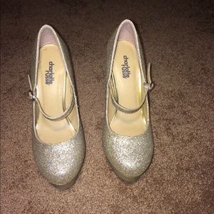 Glittery pumps