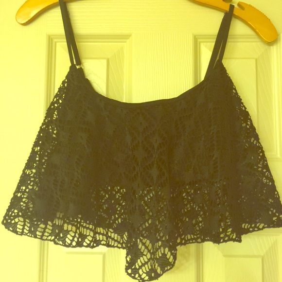 Black crop tank