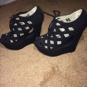 Black Wedges