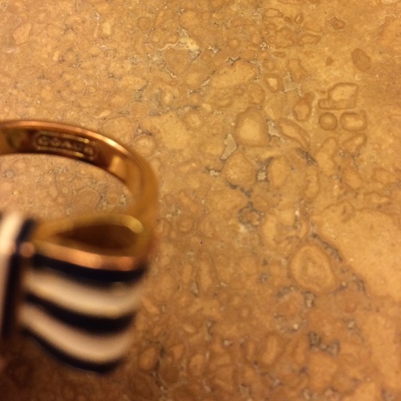 Coach ring - Picture 2 of 2