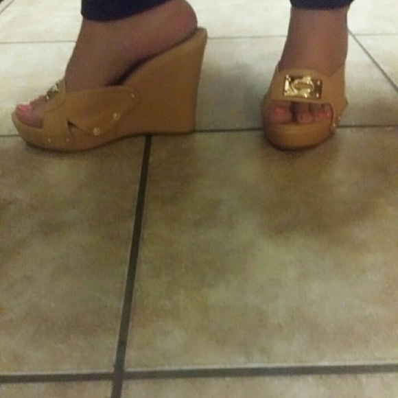 Wedge - Picture 2 of 3