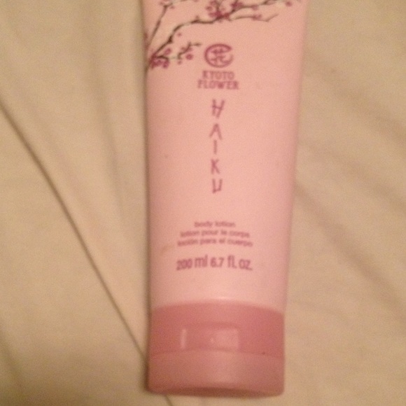 Haiku Kyoto flower body lotion
