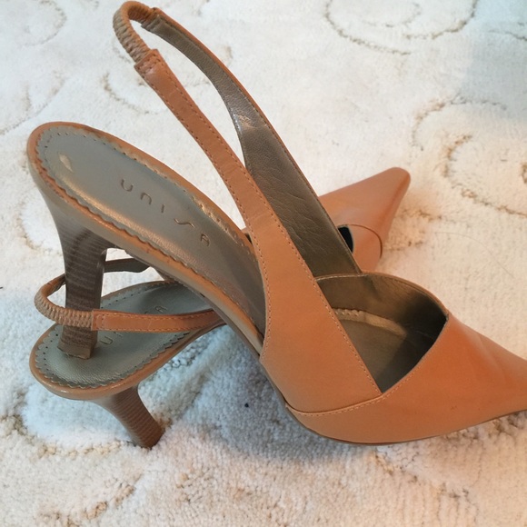 Tan heel