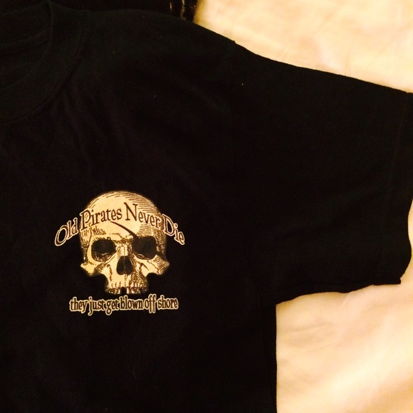 Old Pirates never die t-shirt! - Picture 2 of 3