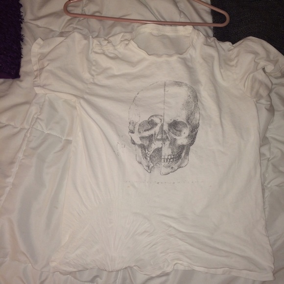 brandy Melville skull graphic t