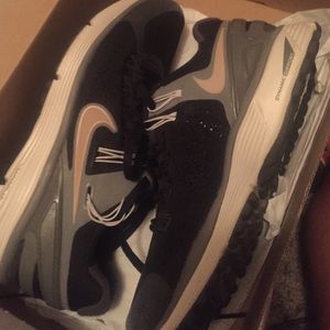 dynamic support black running shoes