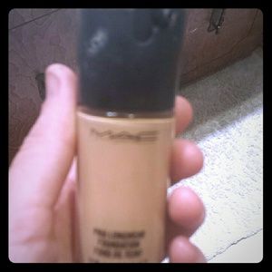 mac pro long wear liquid foundation nw20