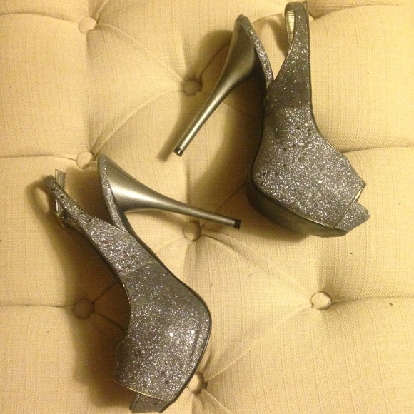 Glittery silver open toe Qupid heels