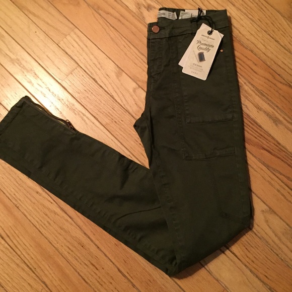 Zara olive green pants with zipper detail