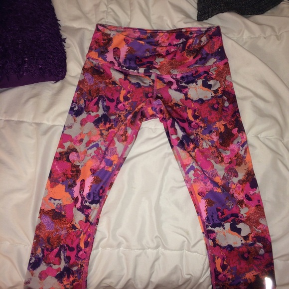 SMALL PRINTED WORKOUT LEGGINGS