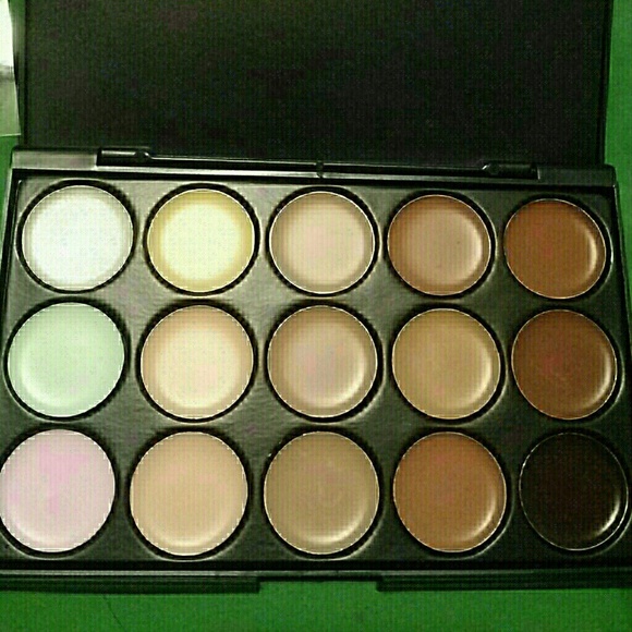 NWT CONTOURING PALLETTE