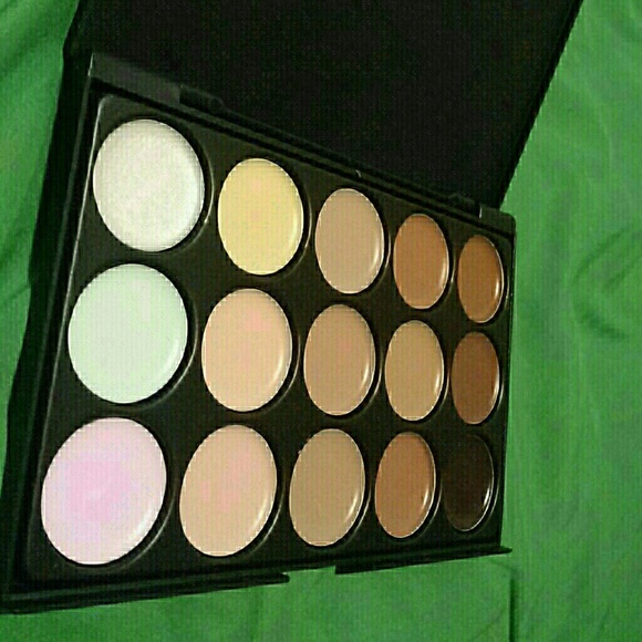 NWT CONTOURING PALLETTE