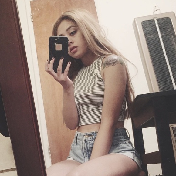 🍑FOLLOW ME ON IG 🍑 - Picture 2 of 4