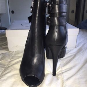 Steve Madden -"Davita"