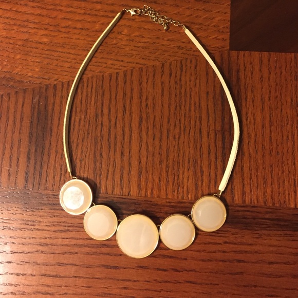 Round stone necklace
