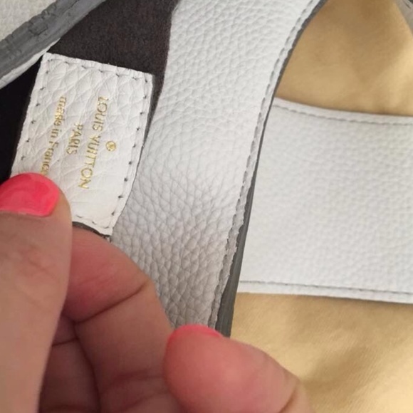 Louis Vuitton Solar GM Mahina Leather - Picture 2 of 3