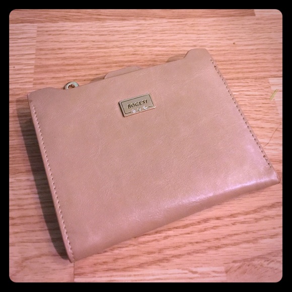 Tan brown bifold leather wallet with pull out tab
